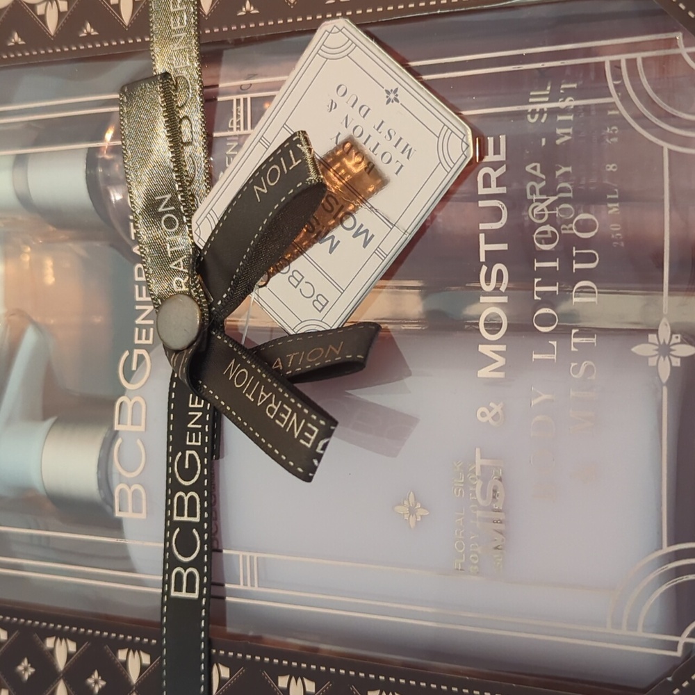BCBG GIFT SET - Picture 3 of 4